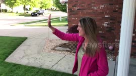 Elementary school teacher in Illinois gets heartwarming parade from students amid coronavirus lockdown