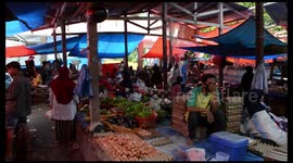 Prevent corona virus, enter traditional markets must wear masks, wash hands and check body temperature