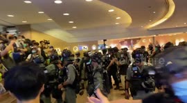 Hong Kong police disperse press during shopping mall protest