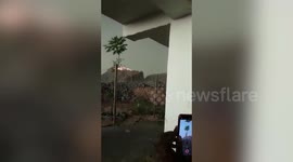 Lightning strike sets mountain ablaze in northern India