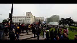 Hundreds gather in Nantes to show their support to Health care workers
