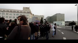 Hundreds gather in Nantes in support of the health care and first line workers facing Covid19