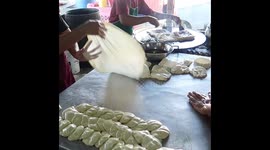 Watch how this Malaysian market stall fries bubble-like flatbread with ease