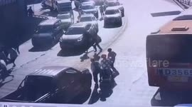 Kind-hearted passersby lift car up together to free trapped child in China