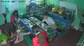Diner knocks food off table after snapping one too many pictures of her meal
