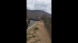 Venezuelans block highway in Caracas because there is no gasoline