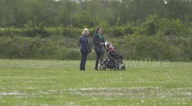 grandmother meets daughter & granddaughter after lockdown