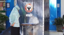 Market traders in Indonesia's Padang get tested for COVID-19