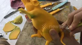 Vietnamese man sculpted the mouse from the pumpkins