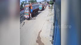 Shocking scene as Indian men flee from leopard until pack of dogs chase it off