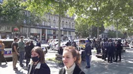 After french covid lockdown, Yellow vests try to come back with unauthorised gatherings. Paris, République.
