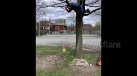 Canadian man shows incredibly cool slinky trick