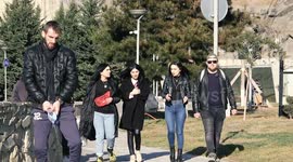 Practical joker performs amusing peeing in public prank