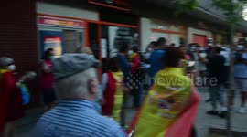 Protests with spans and pots in the moratalaz neighborhood