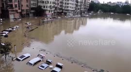 Heavy rainstorm brings flash floods to Chinese city