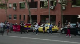 Vallecas neighborhood responds to the other right-wing protests in Madrid.