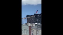Cops climb Brooklyn bridge to suicidal man