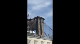 Suicidal man dances and taunts cops on Brooklyn bridge