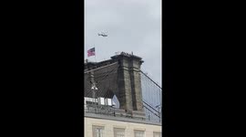 Suicidal man paces on Brooklyn bridge with cops