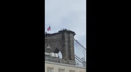 Suicidal man on Brooklyn bridge agrees to be rescued by cops