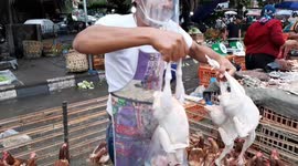 Ahead of Eid Al-Fitr in the midst of the corona virus and large-scale social restrictions (PSBB) were implemented, the Market in Palembang was heavily buyers.