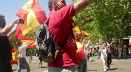 VOX protest in Madrid ends in a monumental traffic jam that fails to comply with sanitary measures.