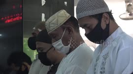 Indonesian Muslims pack mosques for Eid-al-Fitr despite coronavirus pandemic