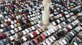 Cool timelapse shows thousands of people celebrating Eid in Aceh, Indonesia