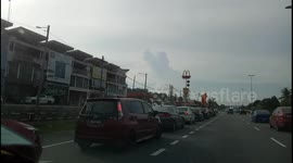 Long queue at McDonald Melaka for takeaway during Eid Aidifiltri