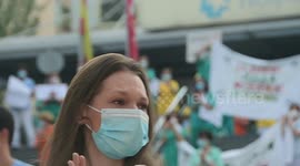 Health workers from at least three public hospitals in Madrid (Hospital 12 de Octubre, La Paz and Gregorio Marañón) have demonstrated at the door of health centers at 8:00 pm and have asked for help.