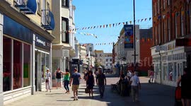 social distancing in uk town worthing 002.mp4