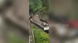 Mudslide hits southwestern China due to heavy rainstorm, injuring two