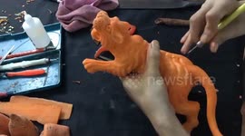 Vietnamese man sculpts intricate TIGER from carrots
