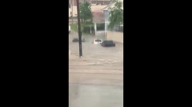 Shocking flood in Kansas City has several cars stuck in high water