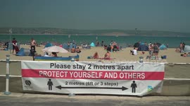 Brits crowd UK beaches as scientists warn about easing lockdown too soon
