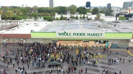 Drone footage shows Los Angeles protest for George Floyd dissolve into looting of Whole Foods Market