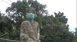 Siti Nurbaya's fiancée named Syamsu Bahri was put on a mask of satire forms to the people who did not wear masks in the covid-19 plague in Padang