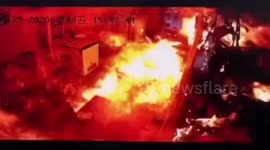 Huge fire engulfs snack bar after gas cylinder explodes in China