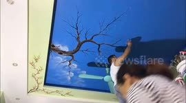 Vietnamese artist decorates ceiling with awesome 3D painting