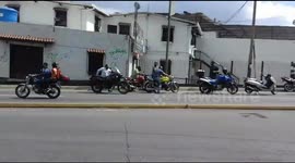 Escasez de gasolina en Venezuela genera filas de motorizados para poder abastecer sus tanques
