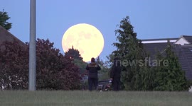Strawberry moon rises stunningly close over East London