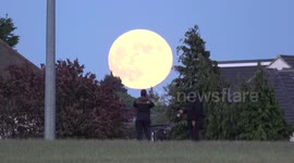 High Speed Footage Of The Strawberry Moon As It Rises In East London
