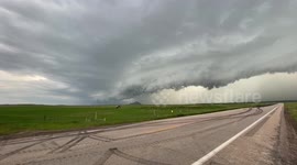 Gorgeous shelf cloud in South Dakota