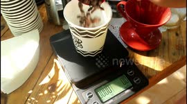 Making coffee with the V60 technique at home when the shop closes when the corona virus spreads