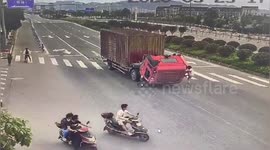 Truck cabin collapses after driver suddenly brakes to avoid scooter in China