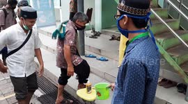After a socially distant Ramadan, Indonesia reopens its mosques to worshippers for Friday prayers