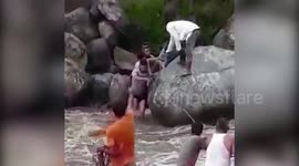 Rising water level leaves four children stranded in middle of ravine, rescued by locals in northern India