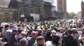Violence breaks out between police and far-right protesters in London