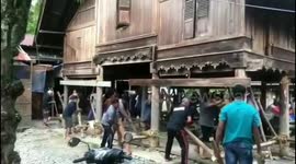 Family in Indonesia literally 'move house' by lifting building off the ground