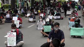 Hundreds join protest in Kathmandu against Nepal's coronavirus response